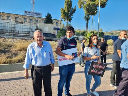 وقفة احتجاجية ضد العنف والجريمة وتقاعس الشرطة في عدة بلدات عربية